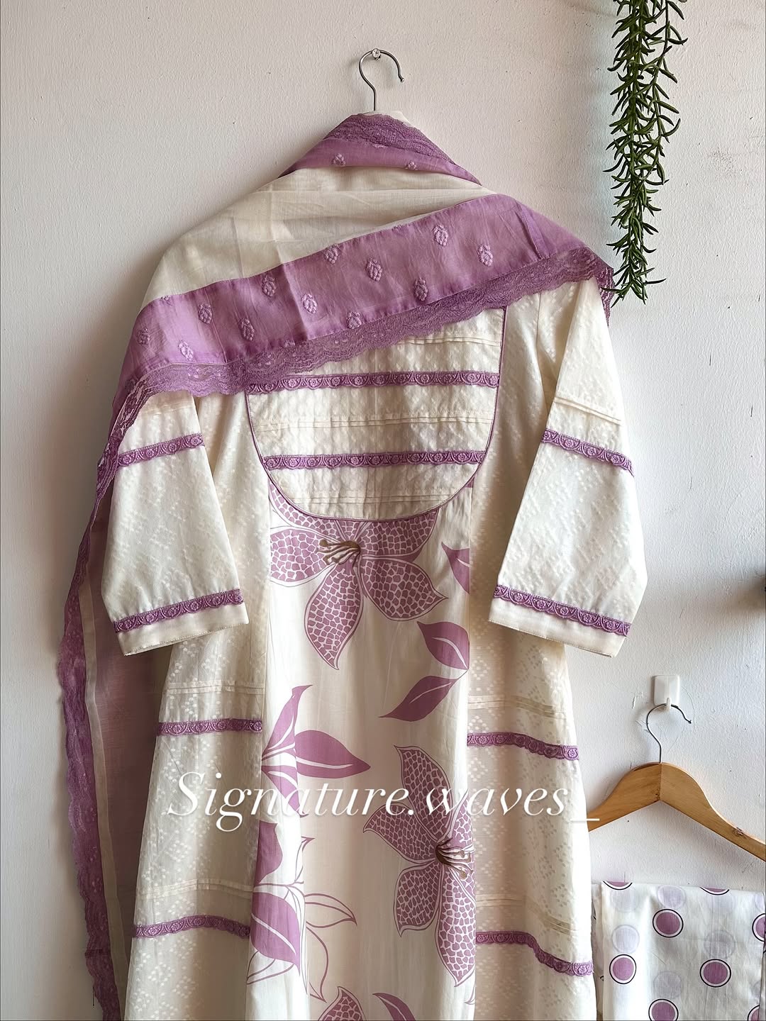 W A V E- WHITE