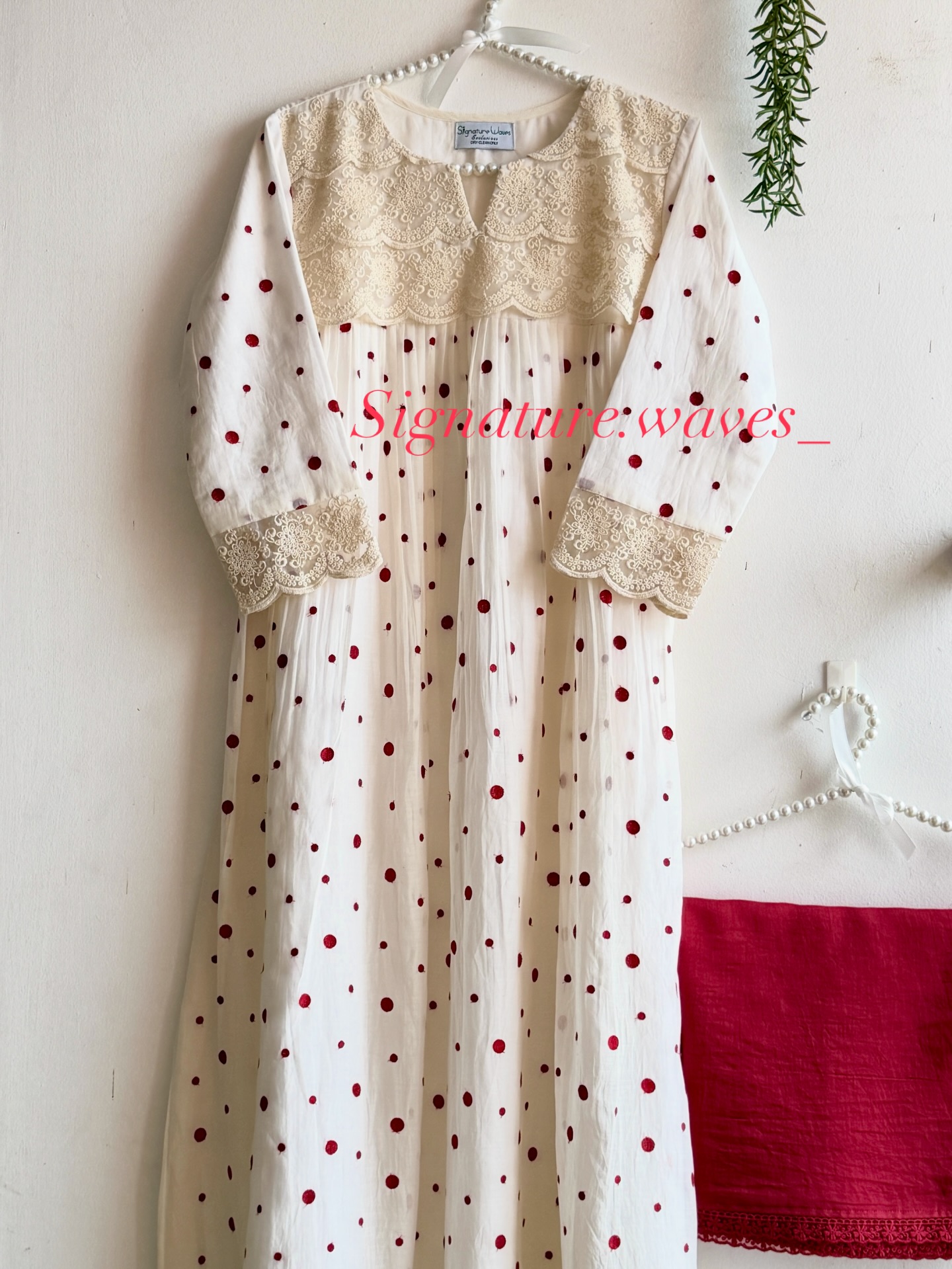 W A V E- DOT PRINT
